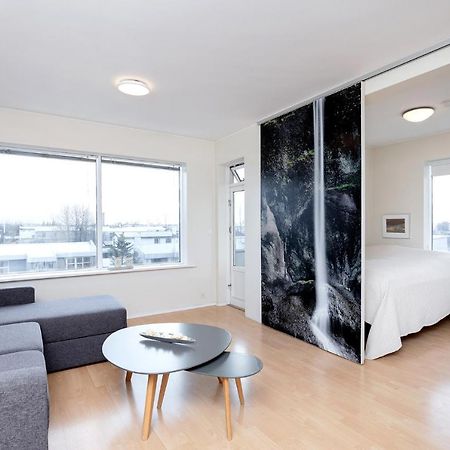 Overlooking The City, Bright & Cozy - Free Parking Reykjavik Bagian luar foto